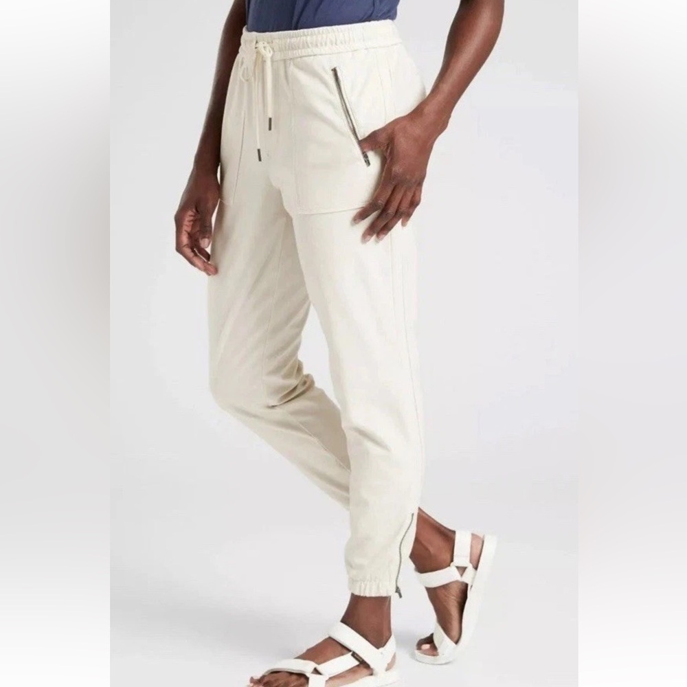 Athleta Farallon Cream Joggers Size 6